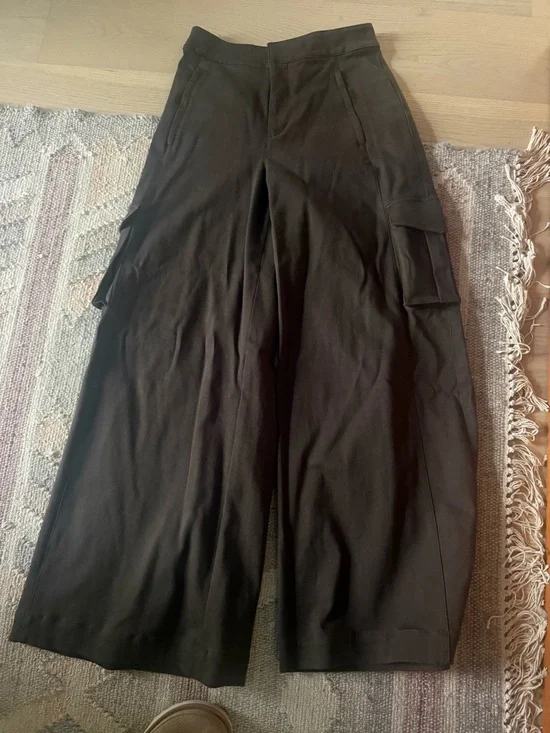 ALO Show Off Cargo Wide Leg Trousers - Picture 4 of 5